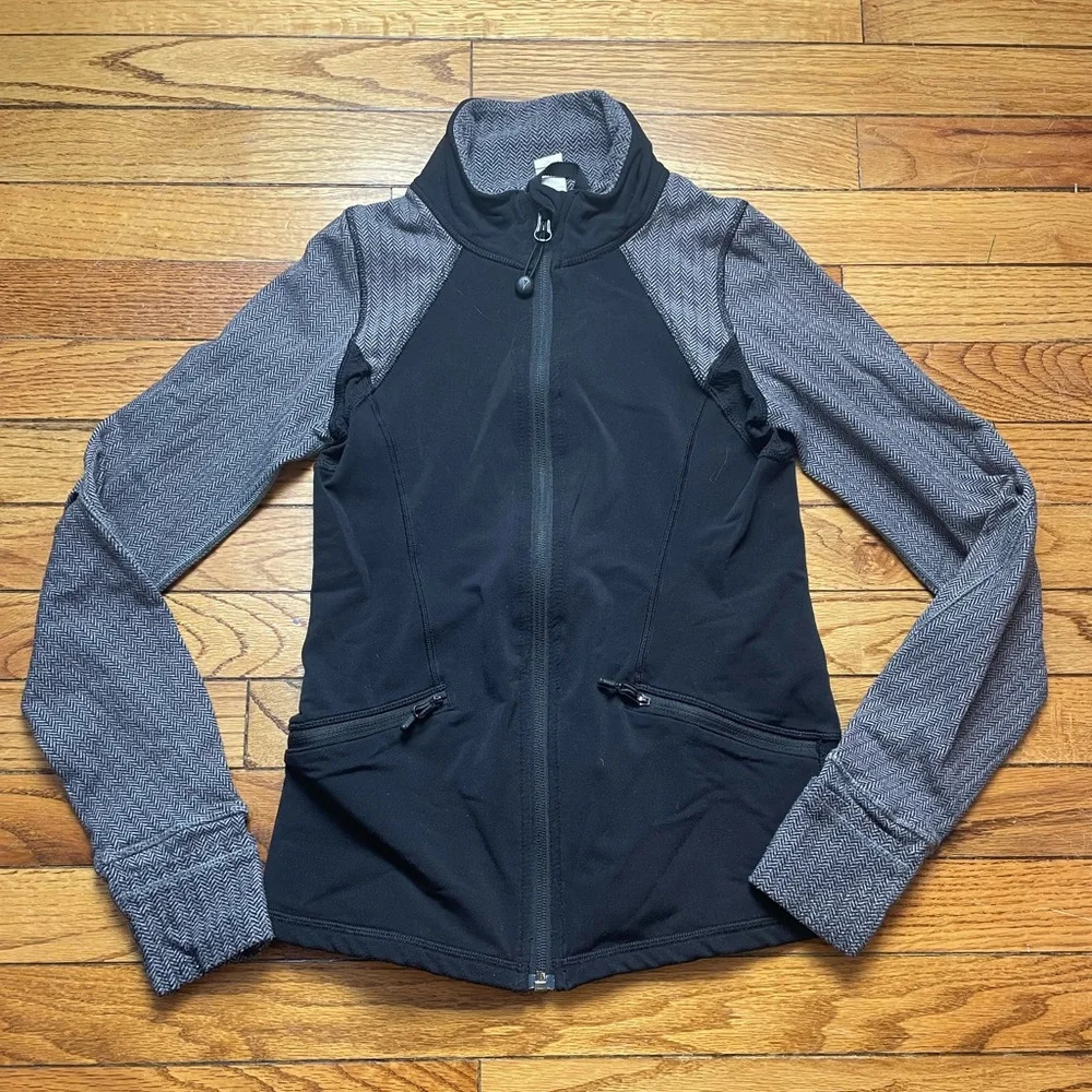 Ivivva  long sleeve zip front jacket, size 10